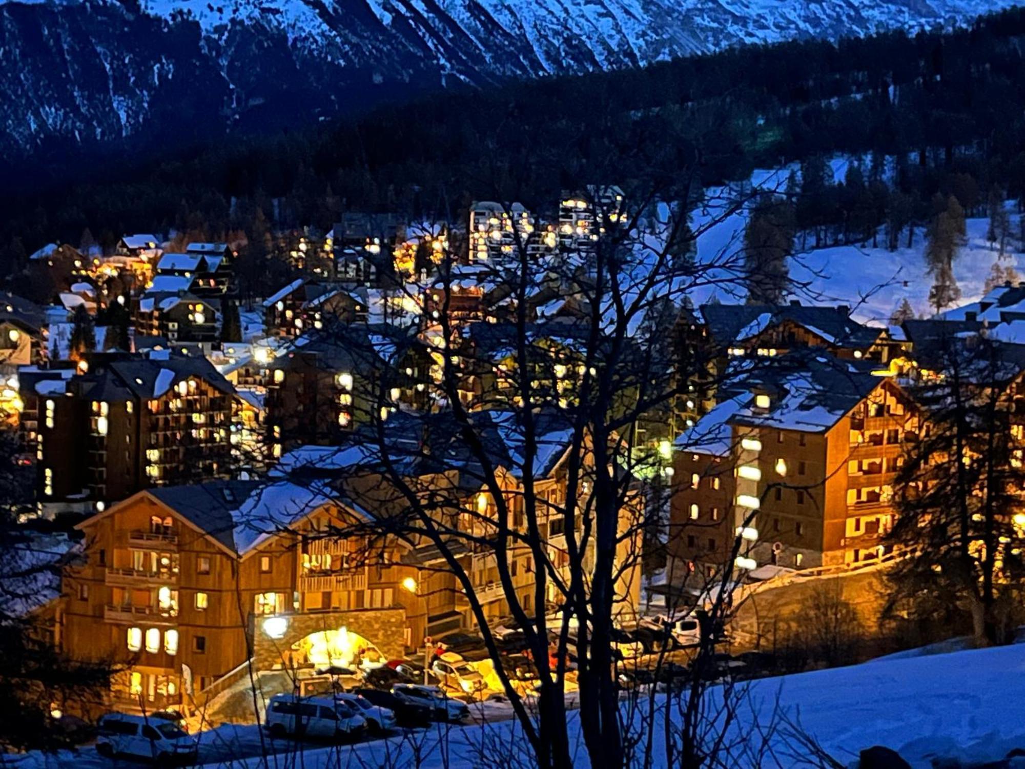 Le Perce-Neige Centre Station Apartment ริซูล ภายนอก รูปภาพ